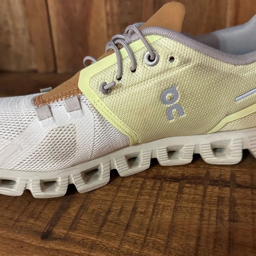 On Running Women’s White and Yellow Athletic Shoes- size 9 - Picture 5 of 9